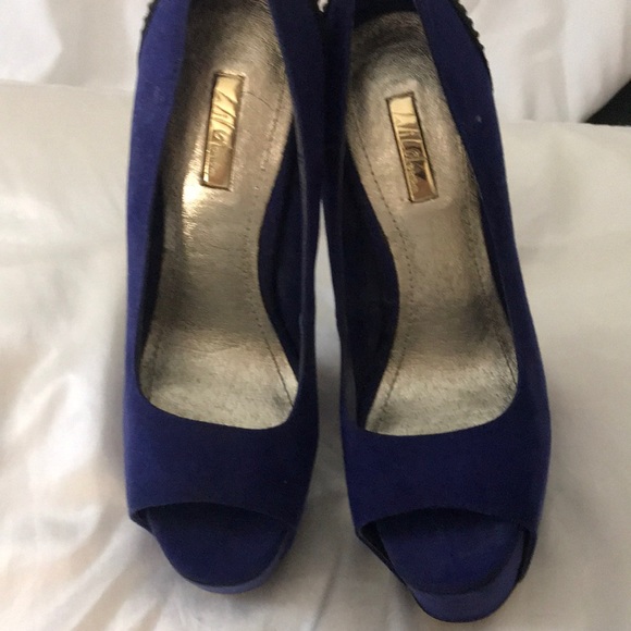 Blue heels with black tiny spikes on heel - Picture 3 of 3